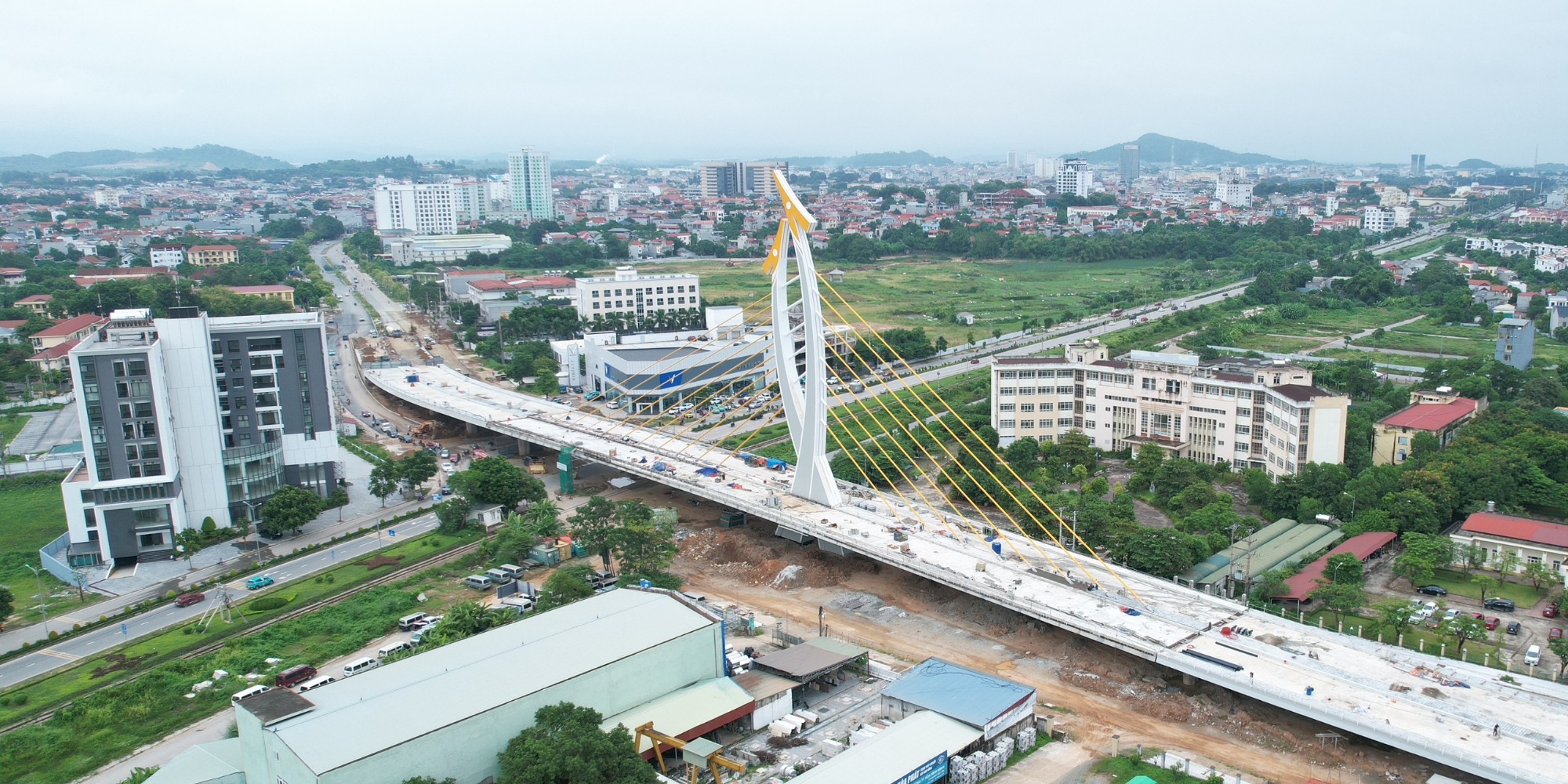 cung-cap-va-thi-cong-he-day-vang-va-cau-extradosed 