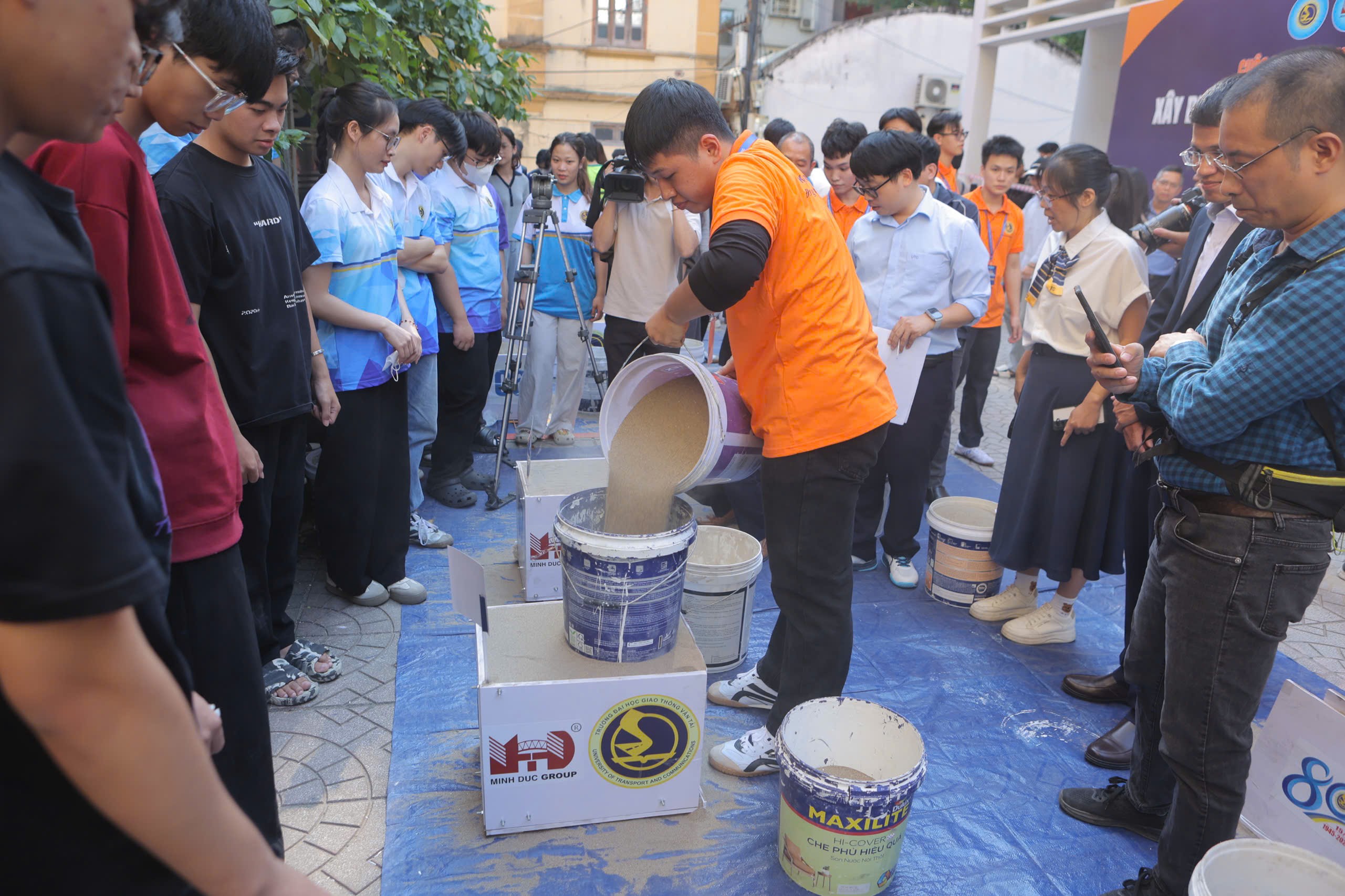 anh-minh-duc-group-cung-truong-dai-hoc-giao-thong-van-tai-nghien-cuu