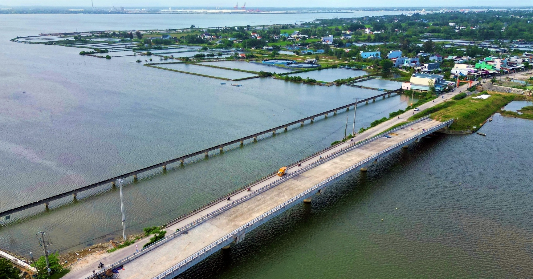 minh-duc-comec-cung-cap-vat-tu-cho-du-an-cau-tam-giang