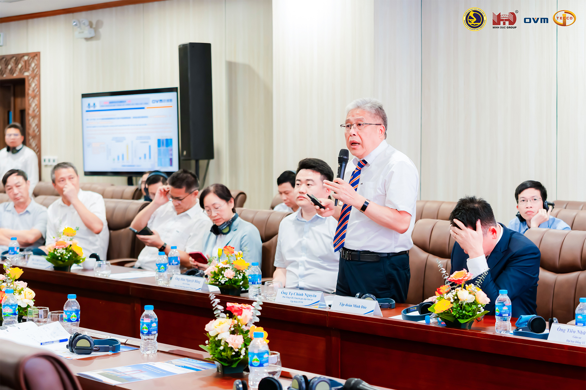 dien-gia-tham-gia-hoi-dap