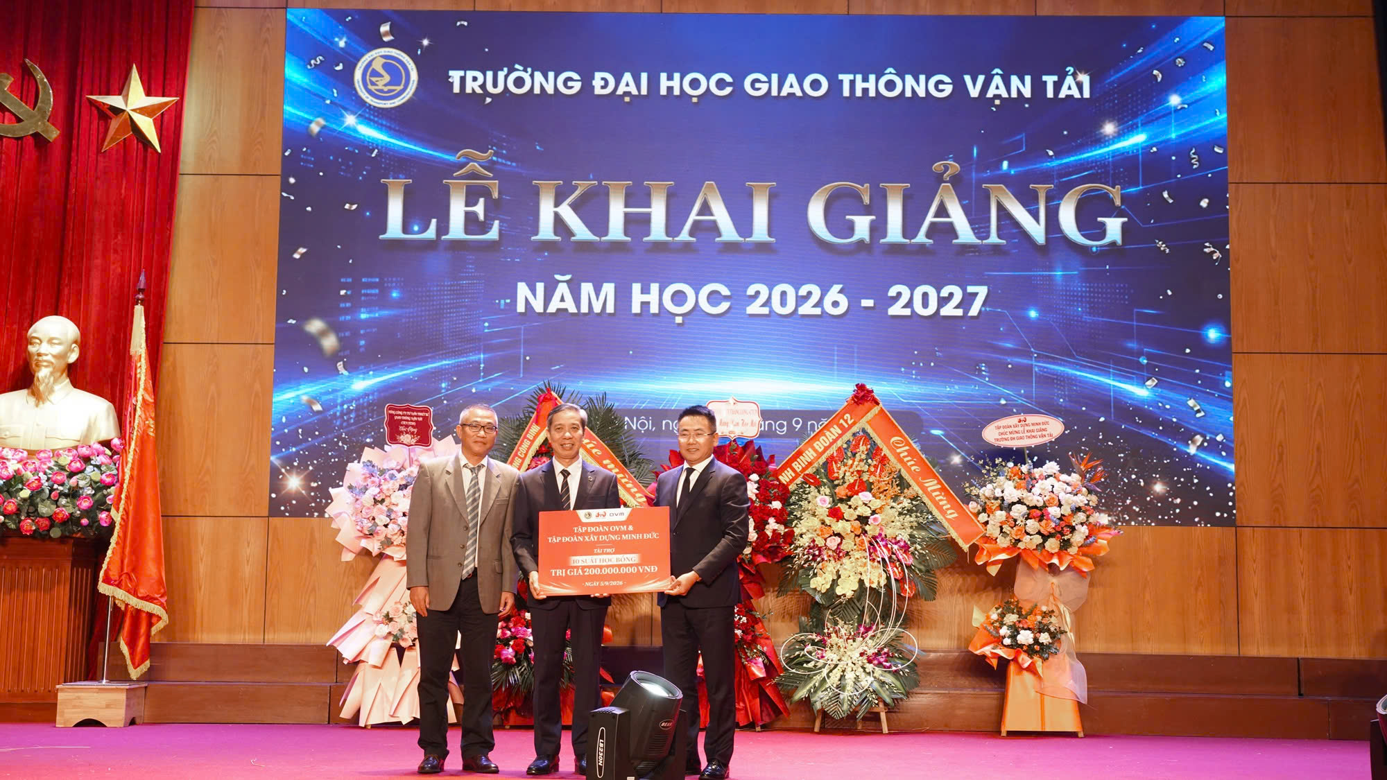 Bên cạnh đó, hai bên còn thúc đẩy các hoạt động hỗ trợ đào tạo và trao học bổng cho sinh viên ngành kỹ thuật. Đây là hướng hợp tác có ý nghĩa lâu dài, góp phần kết nối doanh nghiệp với môi trường đào tạo, tạo điều kiện để thế hệ kỹ sư tương lai tiếp cận kiến thức chuyên ngành và hiểu rõ hơn những yêu cầu thực tế của ngành xây dựng.