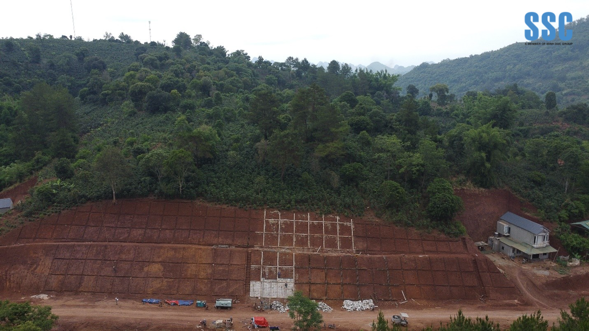 Quy trình thi công gia cố mái dốc