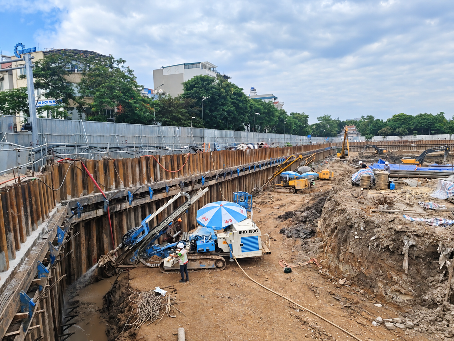 SSC Việt Nam triển khai thi công neo đất tại hố móng đô thị lớn