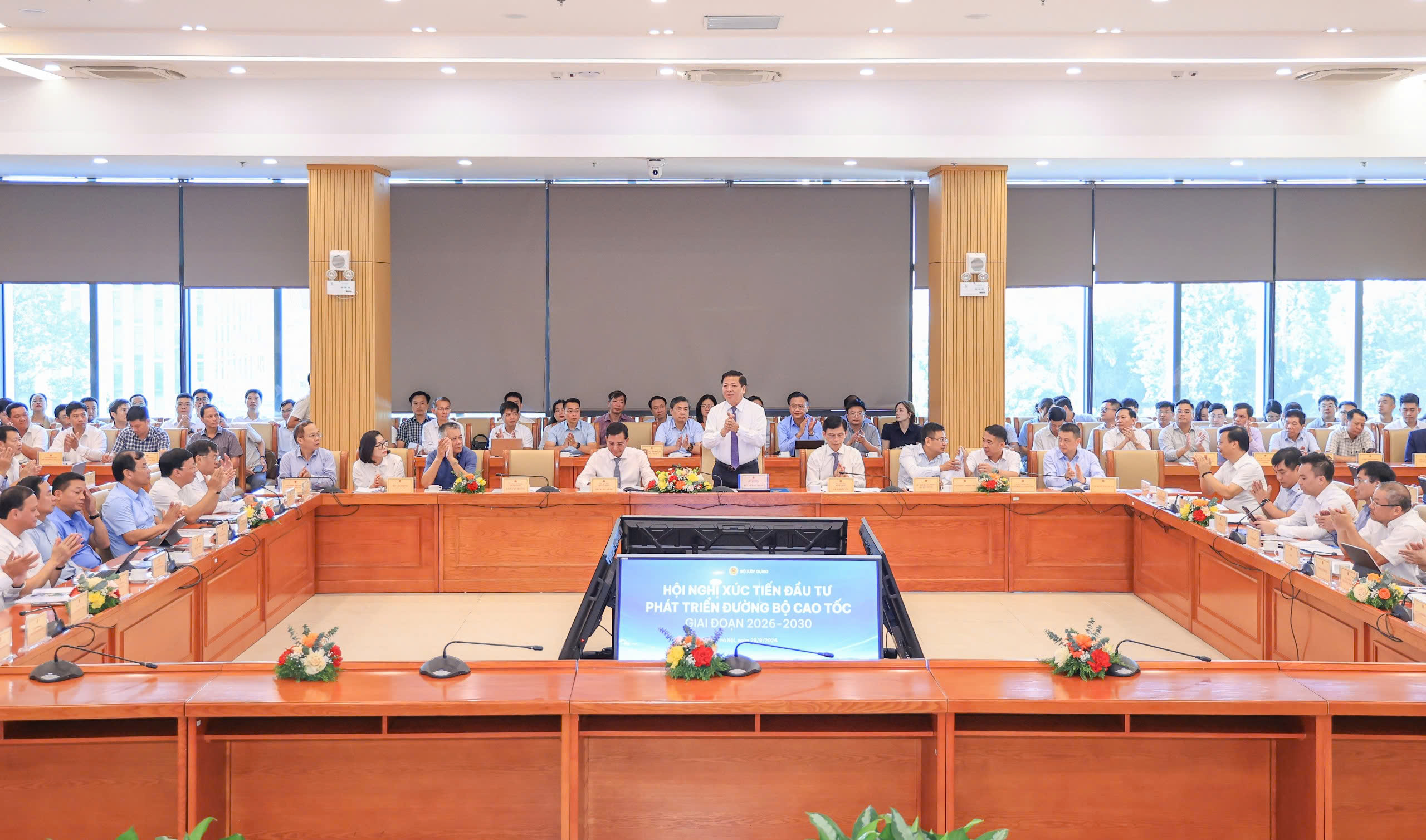Hội nghị quy tụ khoảng 170 đại biểu từ các cơ quan quản lý, địa phương, ngân hàng, tổ chức tư vấn, chuyên gia, doanh nghiệp và nhà đầu tư trong lĩnh vực đường bộ cao tốc.