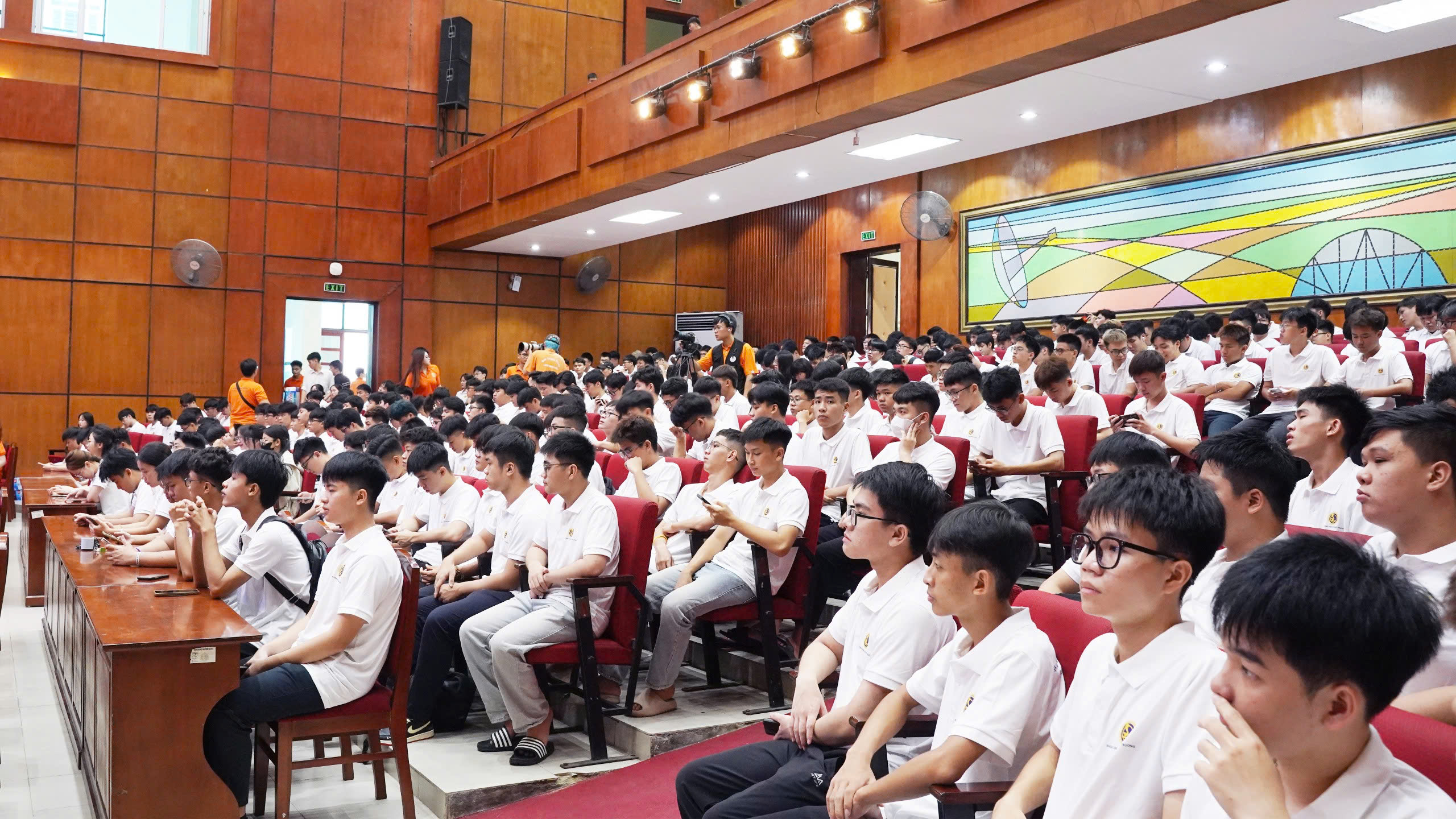 tân sinh viên trường DDH GTVT