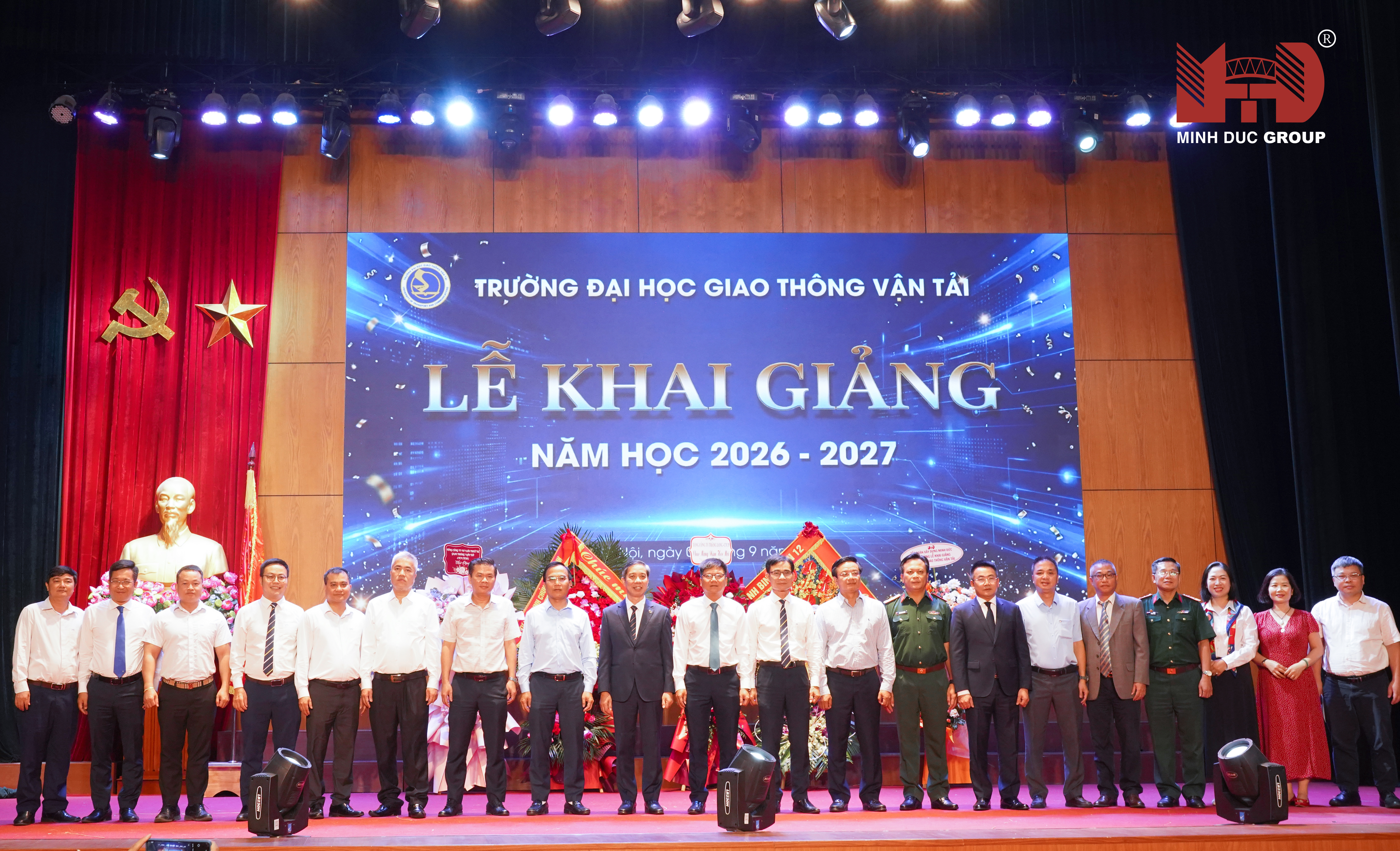 Ban lãnh đạo Minh Đức Group tại lễ khai giảng