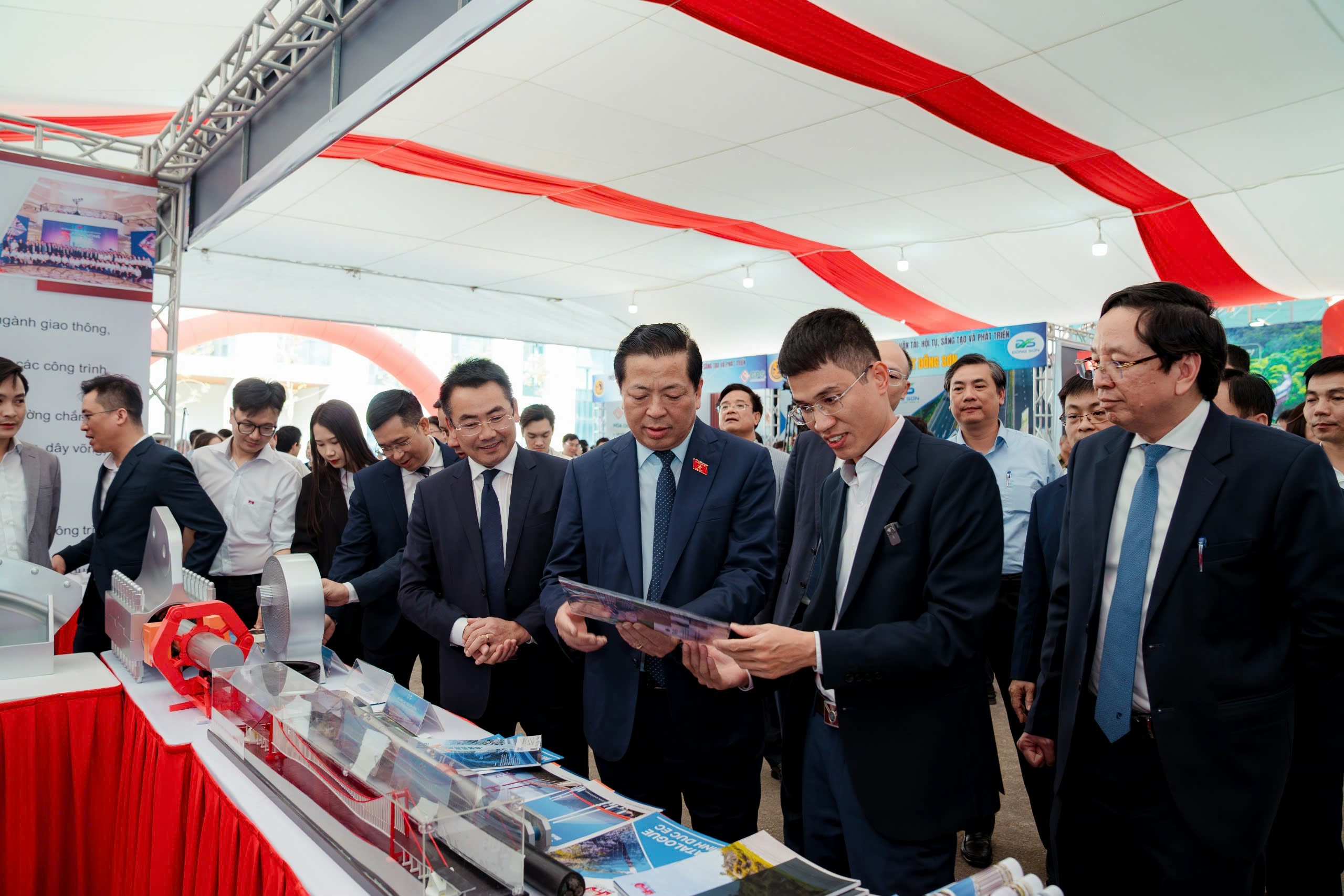 anh-gian-hang-minh-duc