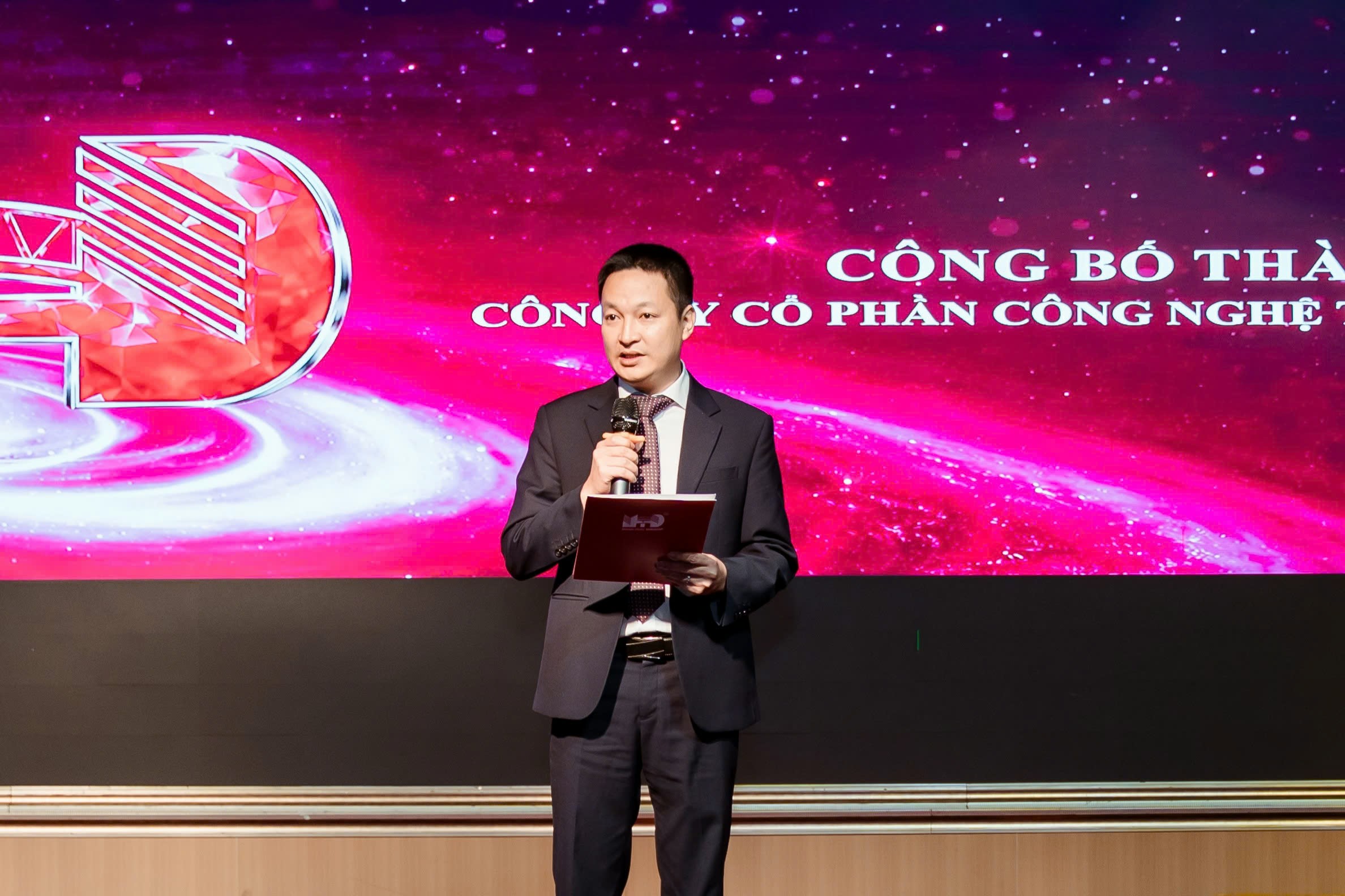 giam doc dieu hanh phat bieu