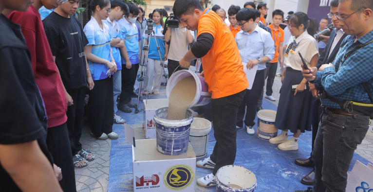 anh-minh-duc-group-cung-truong-dai-hoc-giao-thong-van-tai-nghien-cuu